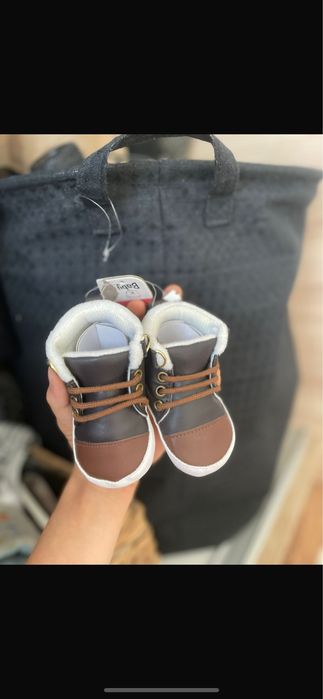 2 perechi papuci 20 lei