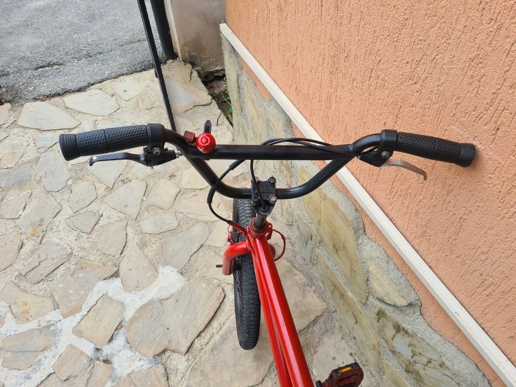 Bicicletă BMX de sărituri