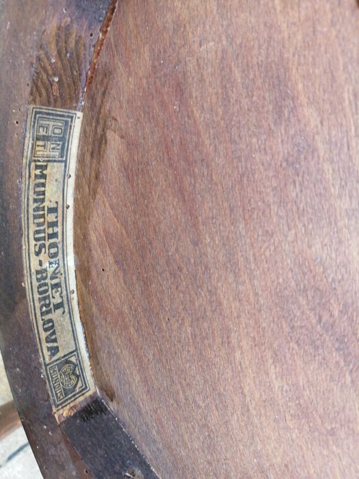 Scaune austriece ,din lemn curbat
Thonet