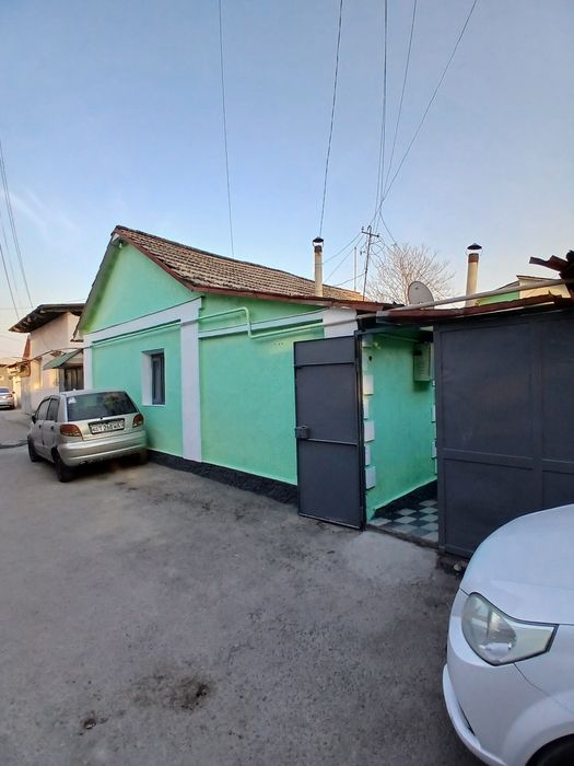 Участок 1,3 сотки 3 комнаты 2 отдельных дома
