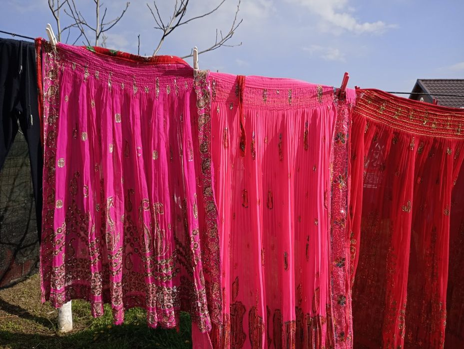 Vând fuste de caldararita