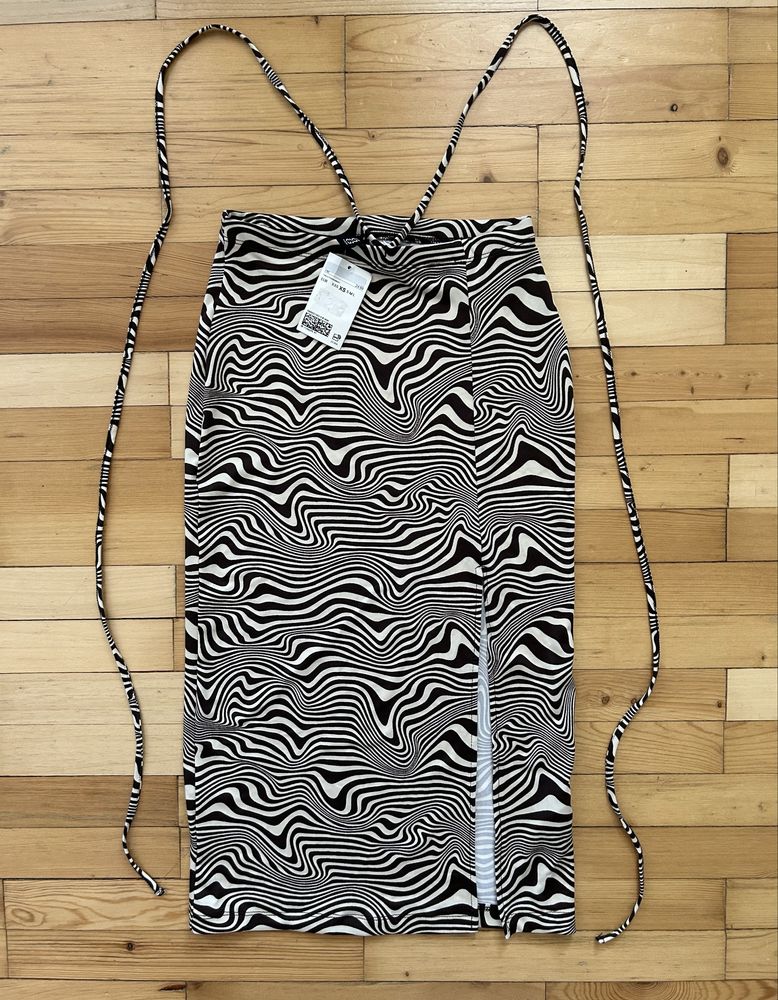 Нова пола с връзки H&M