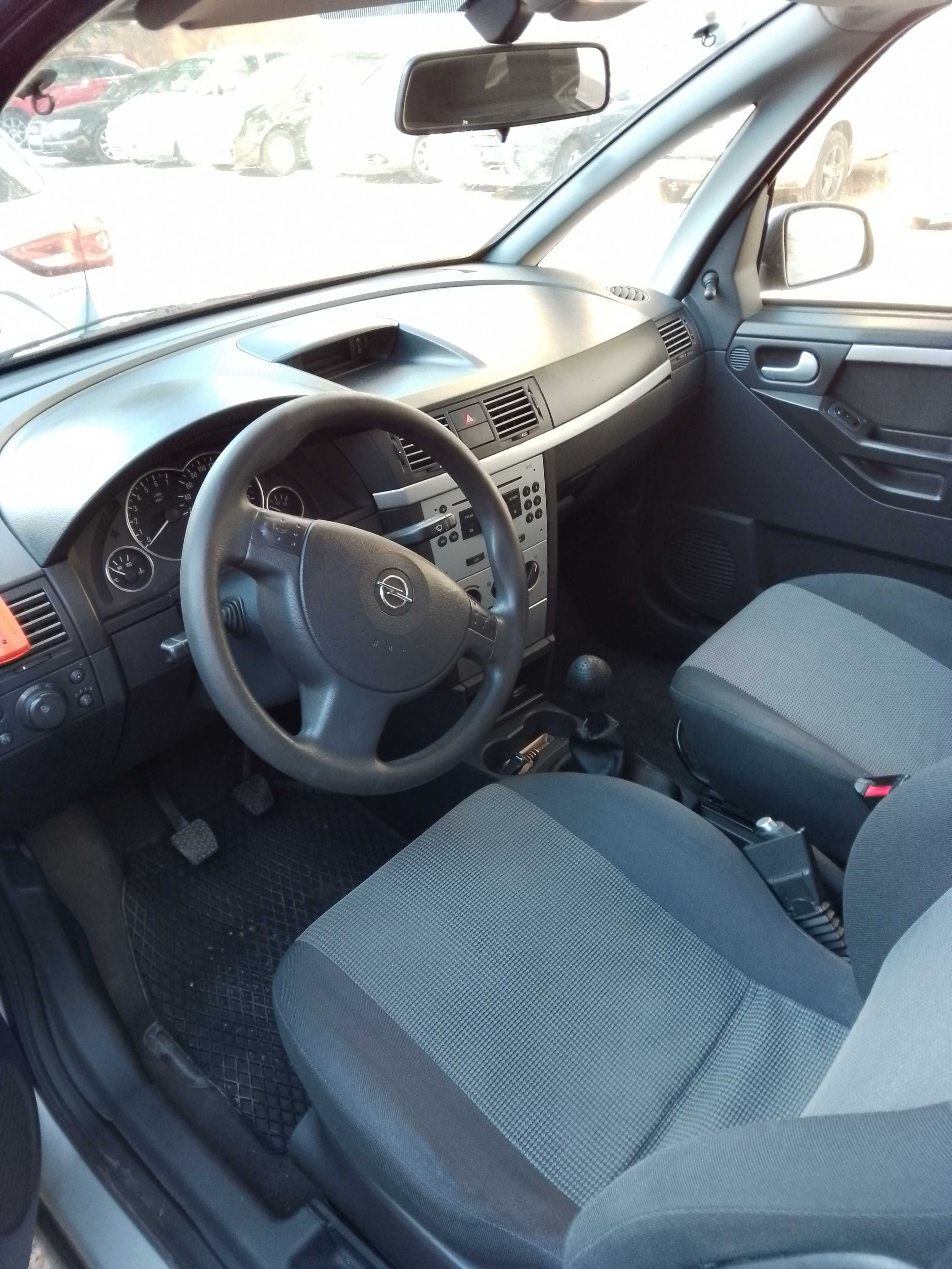 Продавам употребяван автомобил Opel Meriva