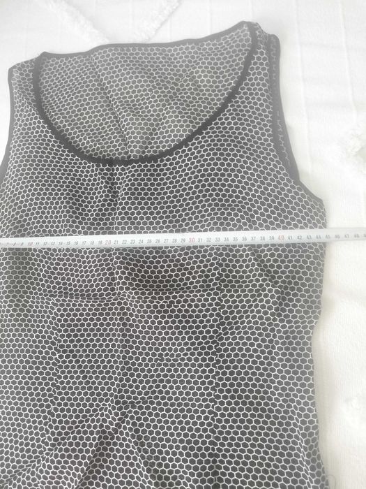 Продавам дамски костюм от три части номер 46