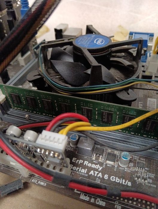 Продавам Mining Rig – 6× RX 580 8GB (Gigabyte)

Комплектът включва:

6