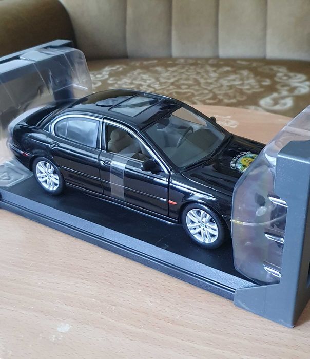 Jaguar xType,Hummer,Camaro Z 28,scară 1:18