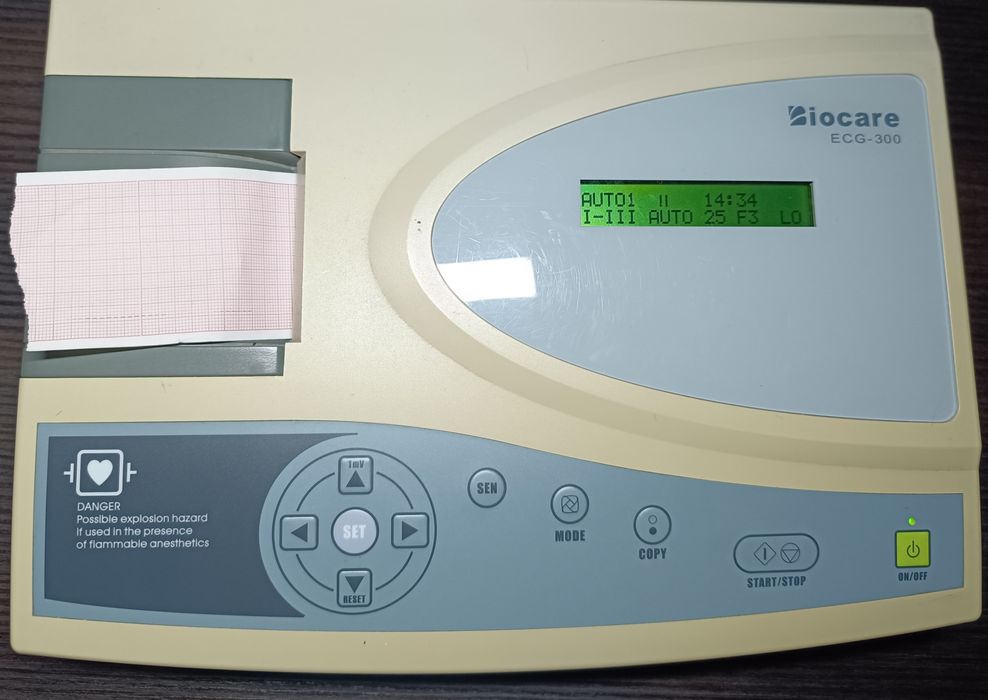 ECG Biocare 300 – aparat electrocardiograf