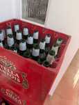 Trei lazi de bere Stella Artois cu sticle inauntru