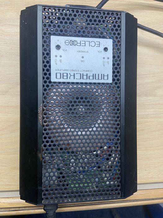 Amplificator stereo compact