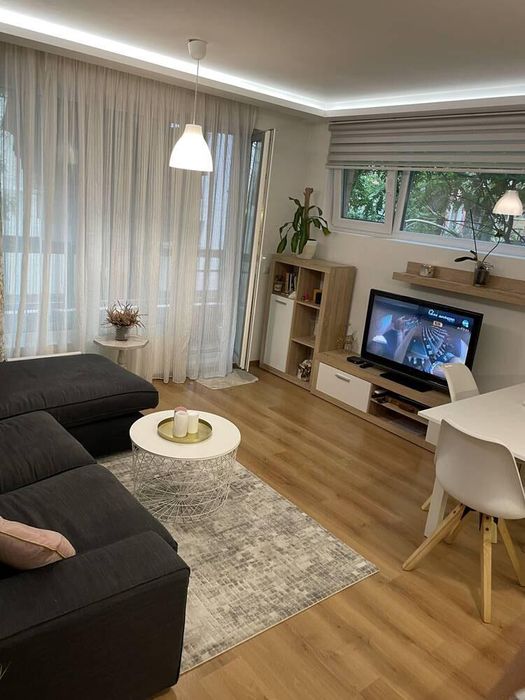 Дава се под наем Тристаен апартамент в Бургас, Възраждане - 74 кв.м за 612 € - Снимка #1