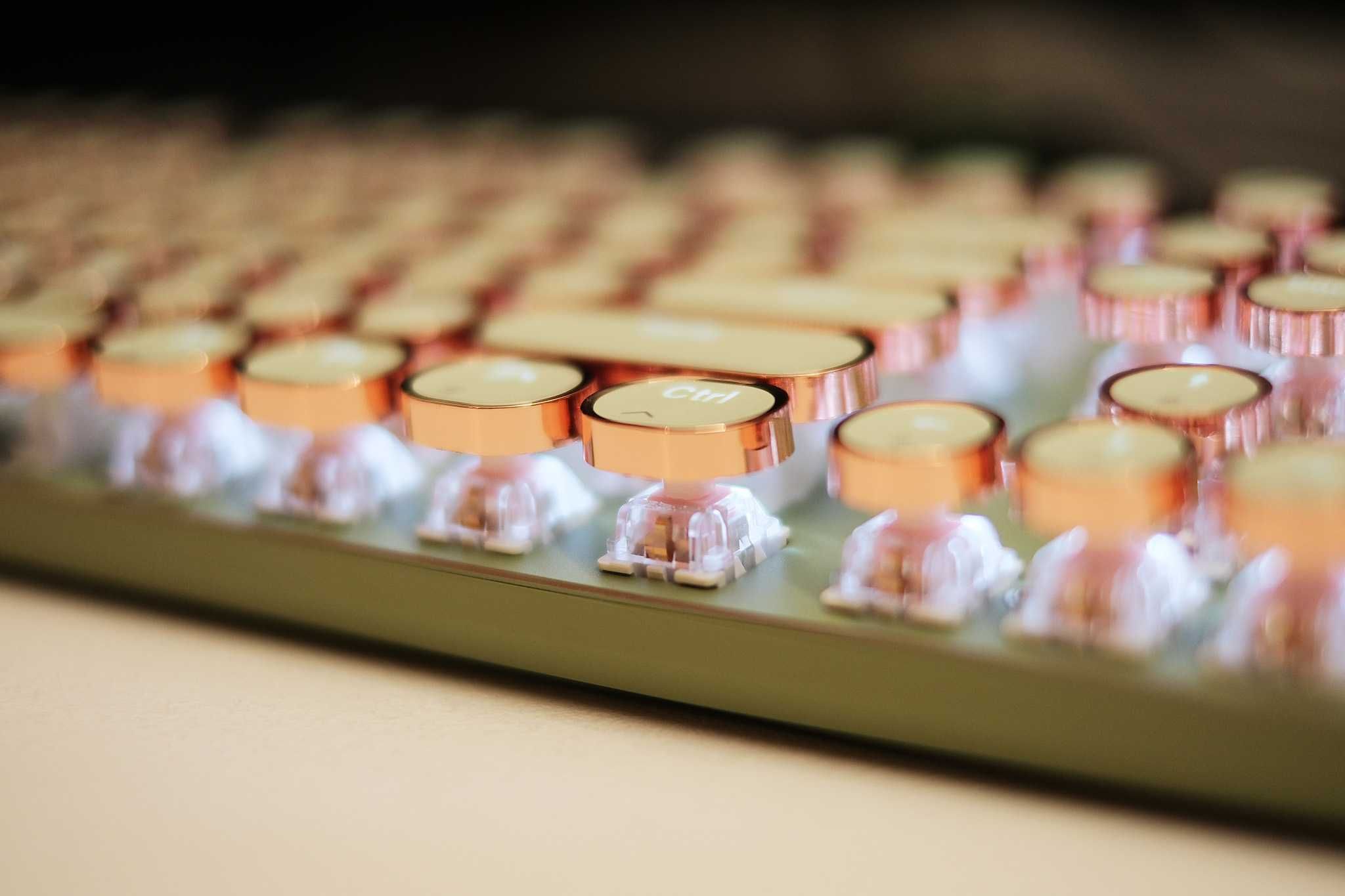 Tastatura mecanica iluminata Gaming Eweadn V20 Design Punk Retro - NOU