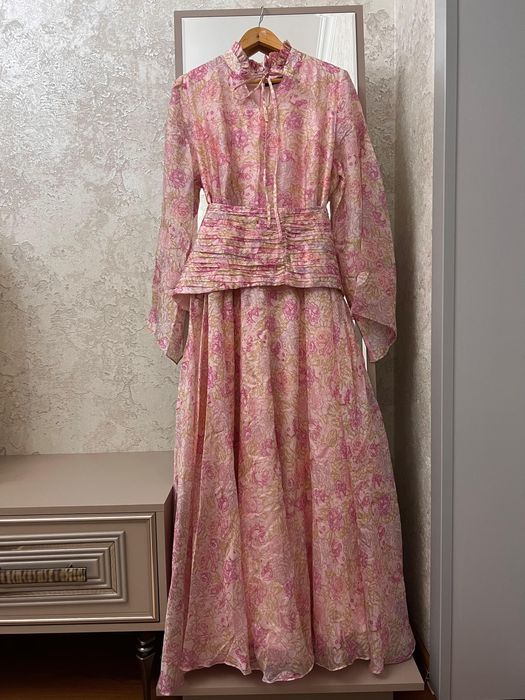 Шикарное платье от известного казахстанского бренда