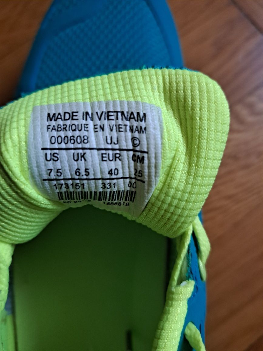 Adidasi Nike mărimea 40