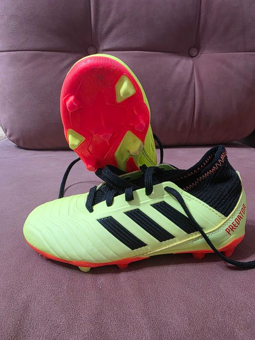 Ghete fotbal ADIDAS PREDATOR mar 31
