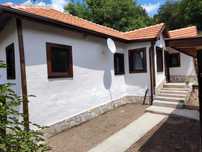 Реновирана къща, 80 кв.м, 760 кв.м. двор, на 55 км. от София