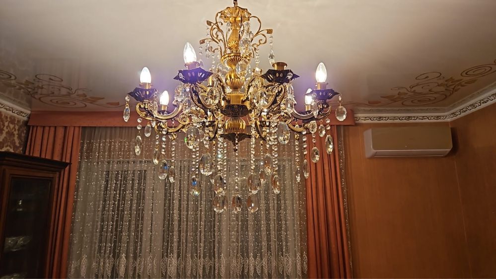 Продам люстрю в гостиную
