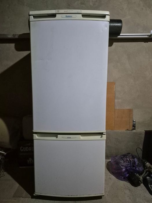 Холодильник б/у сатылады. Нужен ремонт.