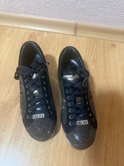 Спортно елегантни обувки Liu Jo