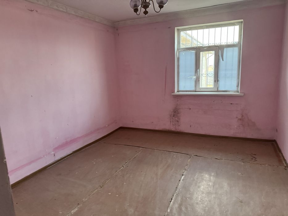 Фенкс устиндеги 5-этажда 3-ханалы квартира 350000млн сум догвр есть