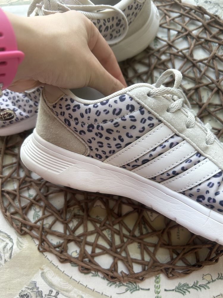 Adidas дамски маратонки без забележки