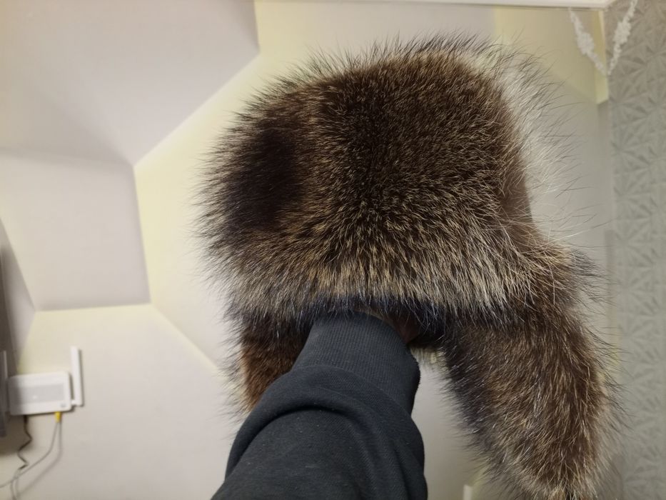 Продаю новую зимнюю шапку из натуральной кожи, с мехом енота!
