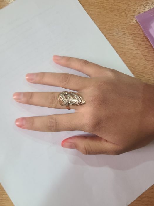 Uzuk. sotiladi.gr. 5.55. gr. razmeri. 19.holati. yaxsh