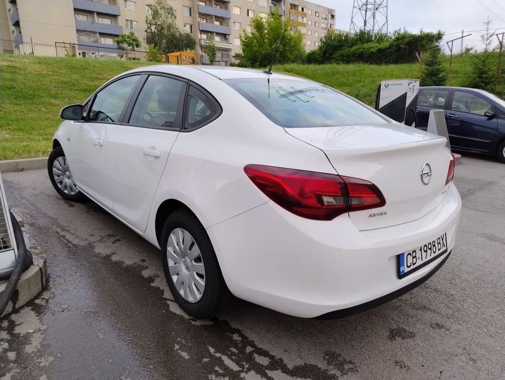 Продавам Opel Astra
