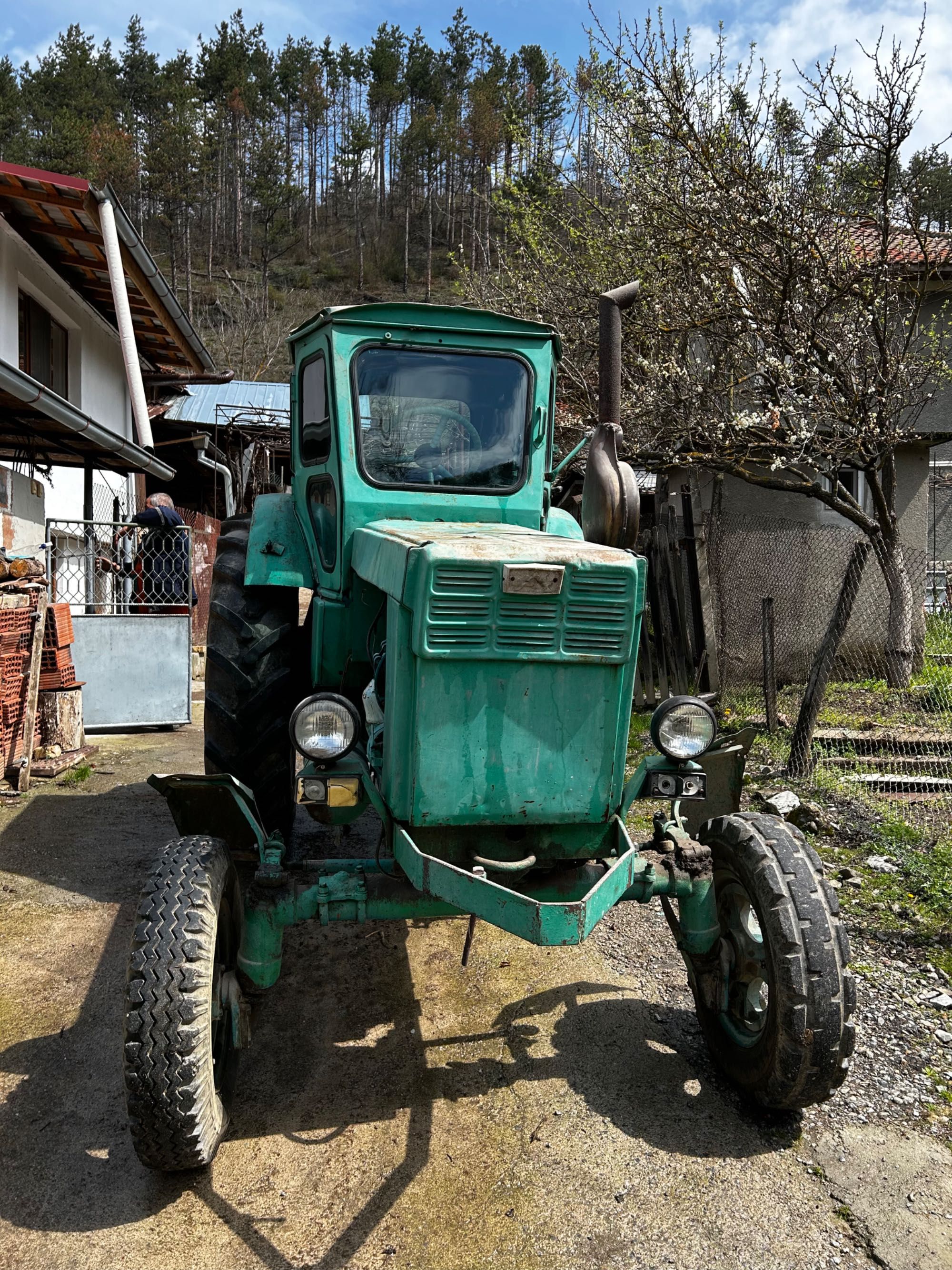 Продавам Трактор Т40