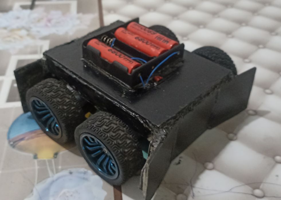 Robotatexnikaning robofutbol turidagi musobaqasi uchun ajoyib robot