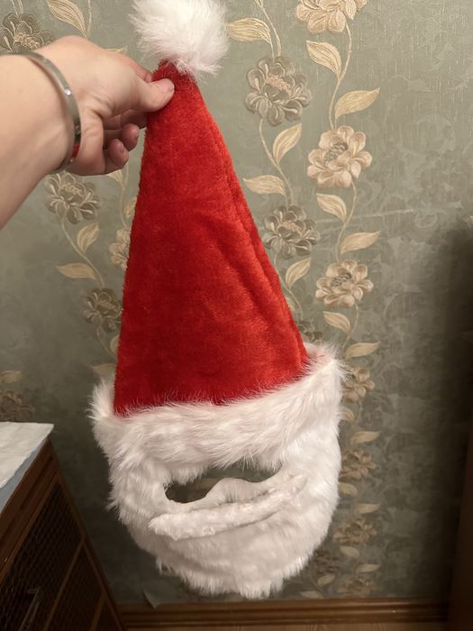 Новогодняя шапка дед мороза