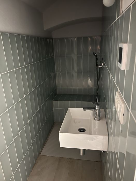 Vand apartament 2 camere cu spatiu comercial