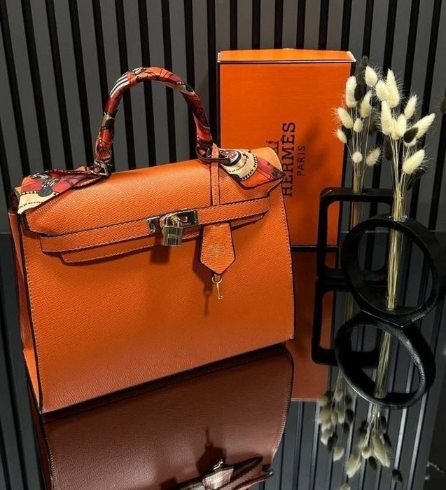 Genti dama,model Kelly Medium, curea detasabila, saculet, etichetă