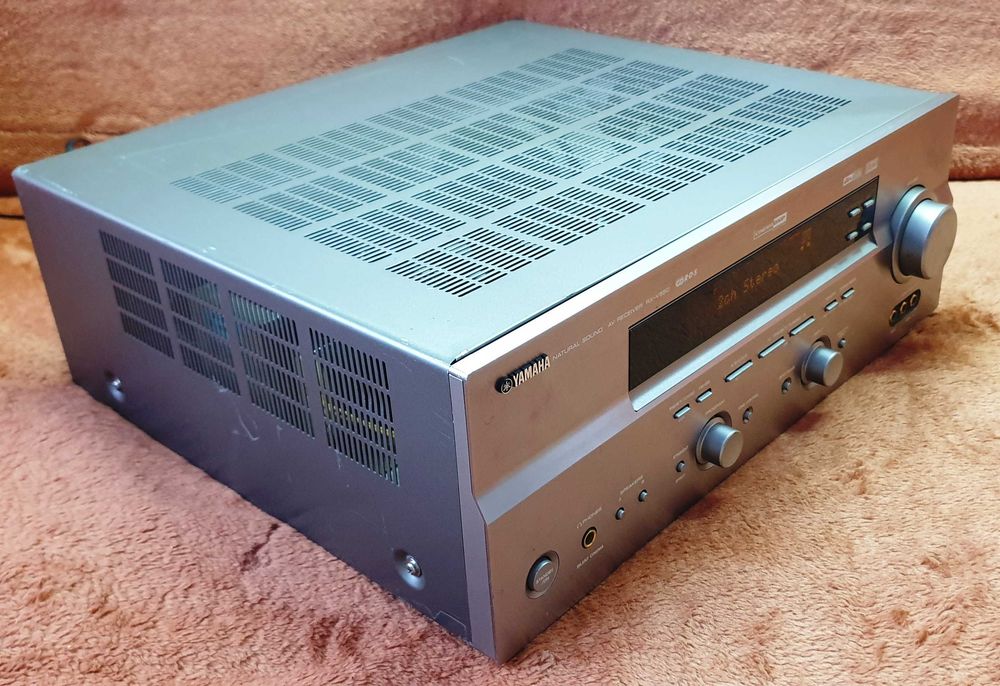 Yamaha RX-V550 putere 2X90W pe 8 Ohm