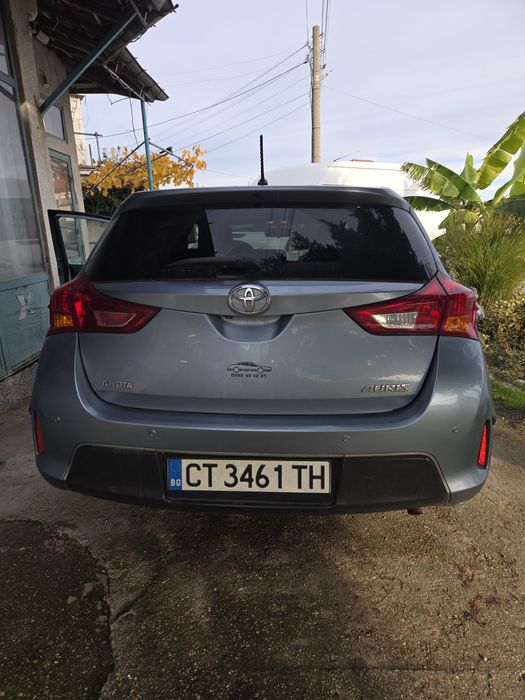 Продавам Toyota auris