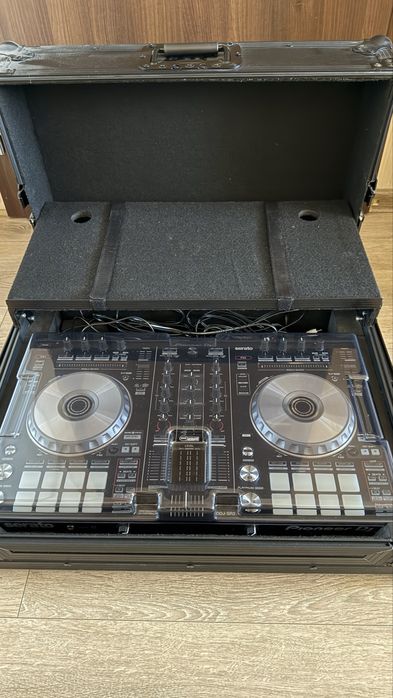 Pioneer DDJ-SR2 контролер с куфар UDG, Decksaver, ChromaCaps, Voucher