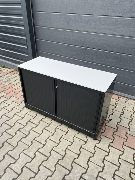 Dulap metalic cu uși tip rulou