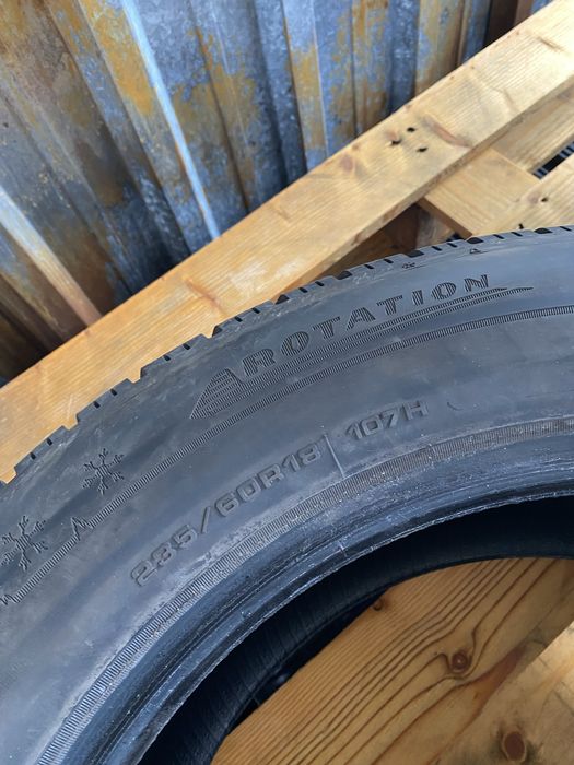 235/60/18 Дънлоп Зимни