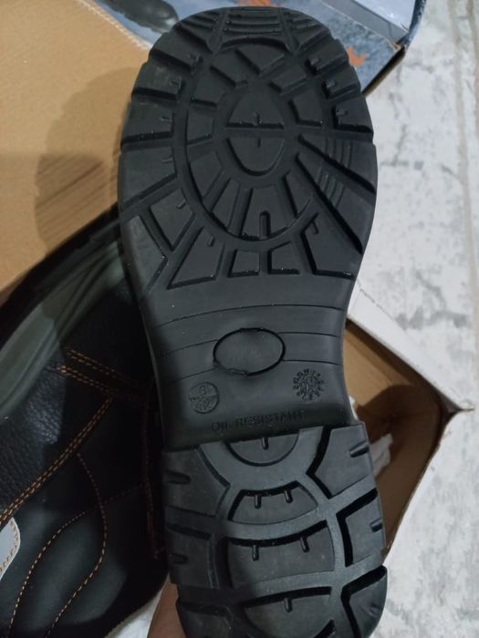 Продается спецобувь