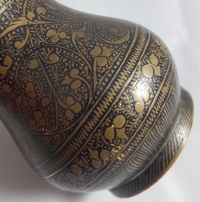 Superba mica vaza antica orientala bronz nielo