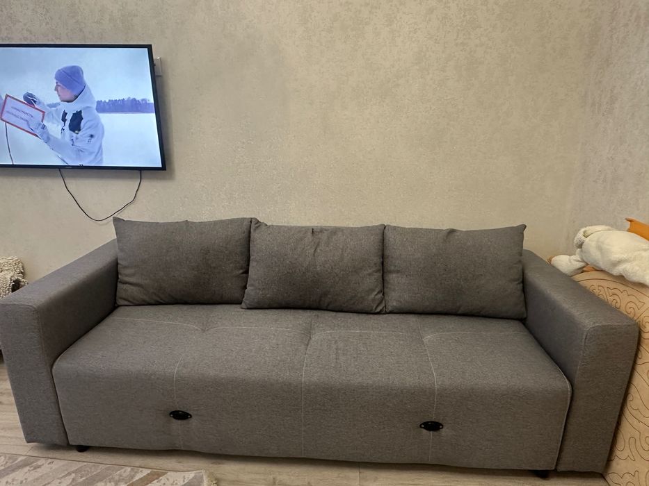 Диван  серый ,хорошего качество