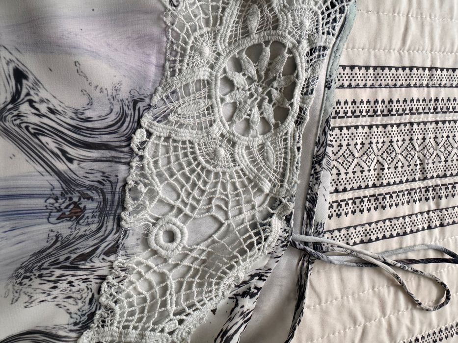 Лека лятна рокля на марката Guess