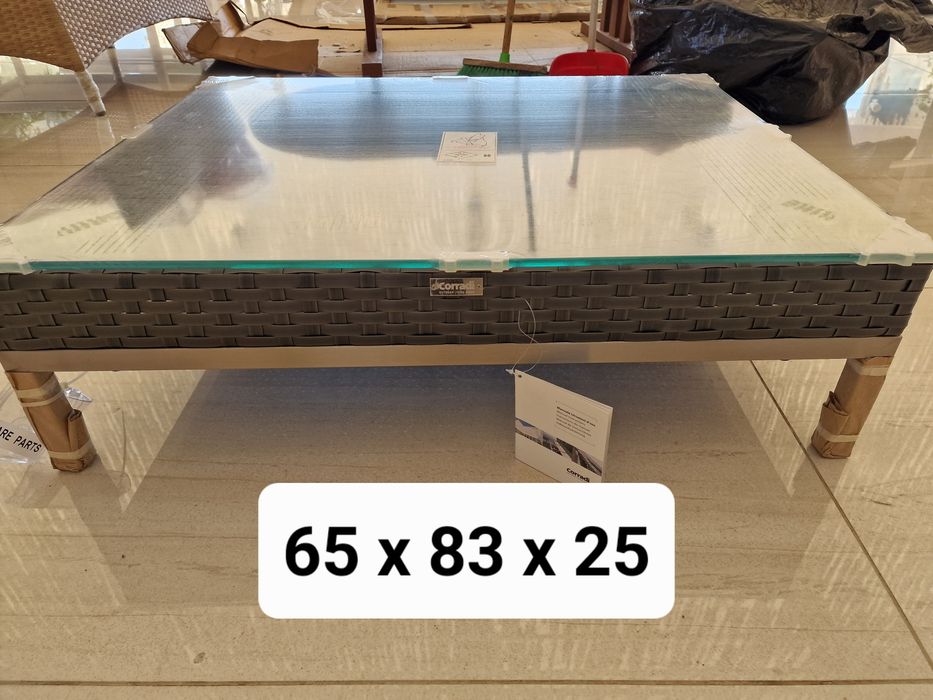 Masuta terasa de cafea din ratan cu sticla securizata