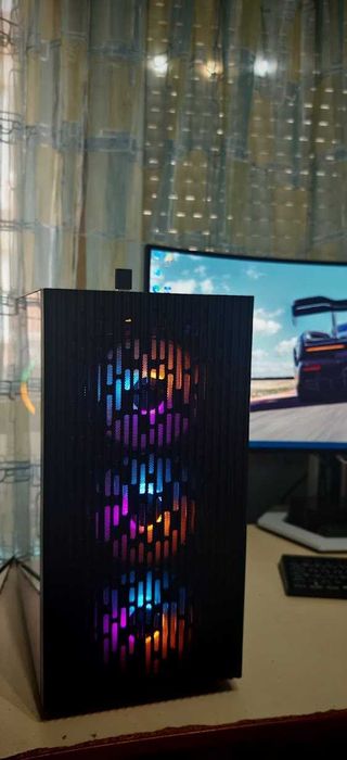 Добро Геймърско РС Ryzen 5 5600/16GB/1TB SSD/RX 5700XT/Гаранция