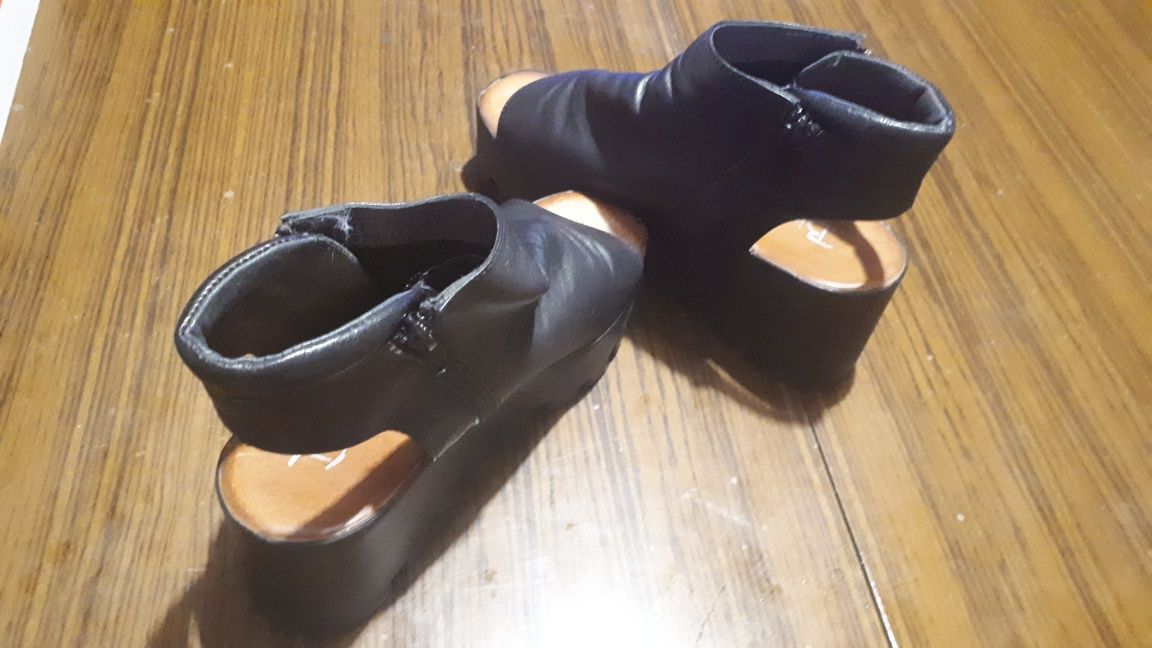 Черни дамски боти-сандали от естествена кожа
