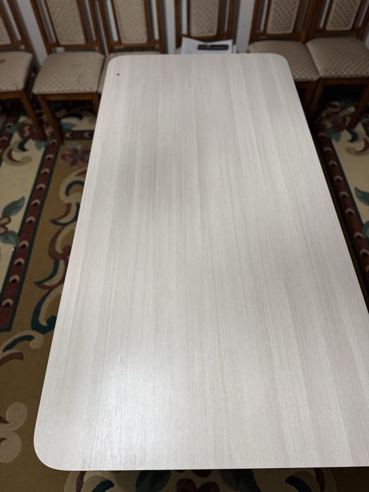 Стол без стульев