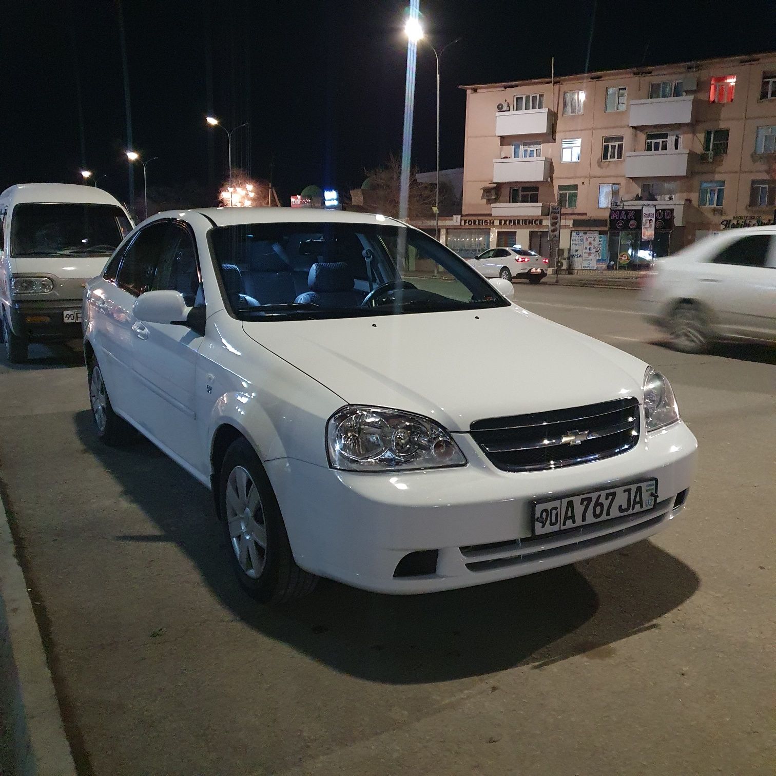 Lacetti 1.8 sotiladi. Dagavor barter bor.