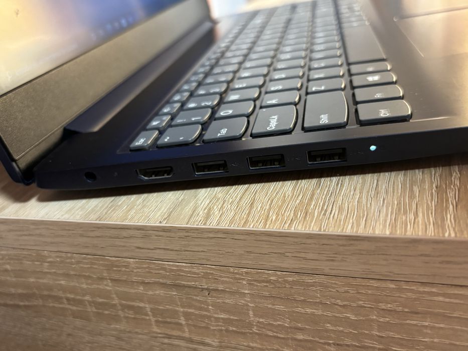 Laptop Lenovo IdeaPad 3 15IML05 cu procesor Intel Pentium Gold