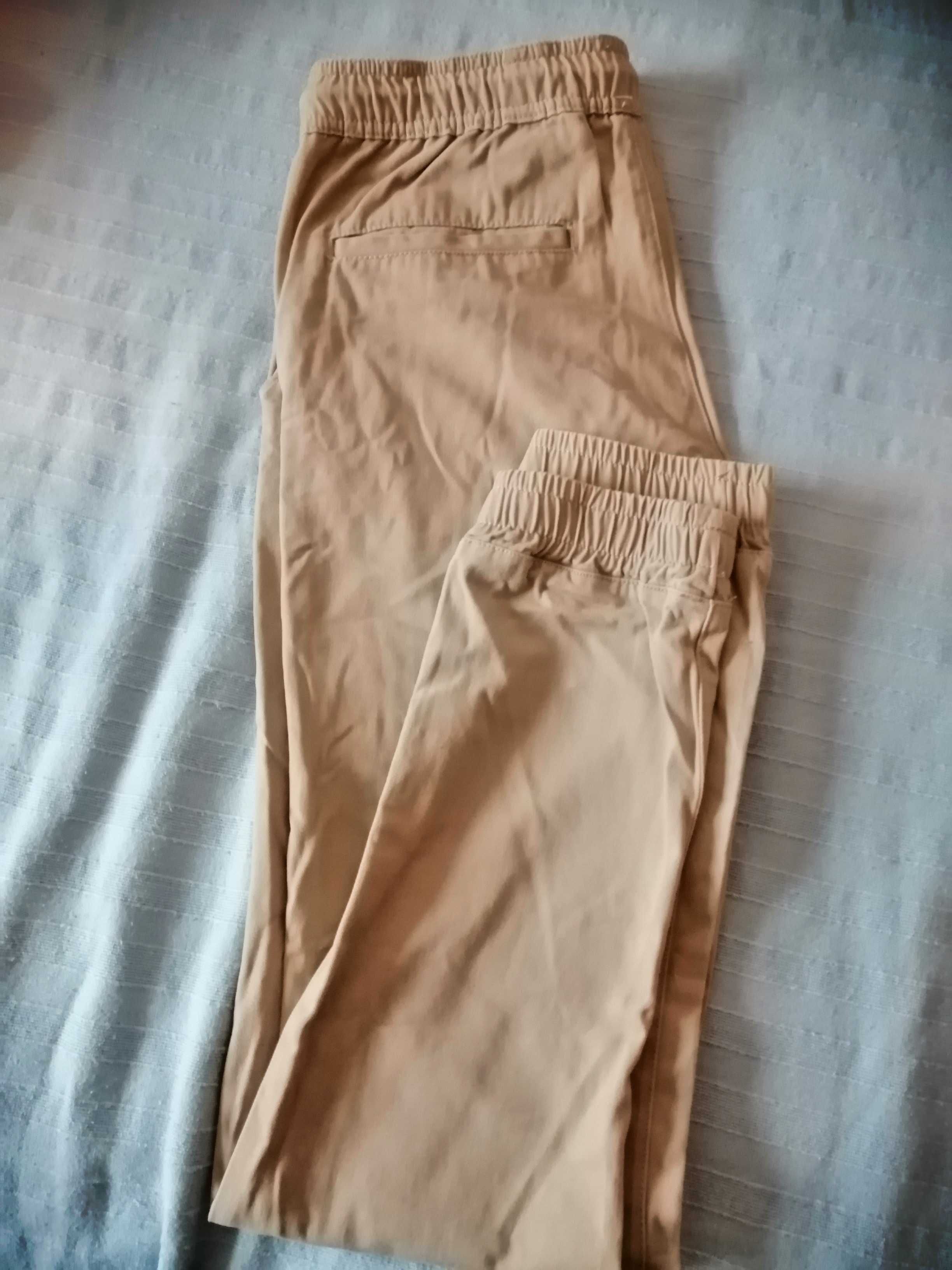 Pantaloni bej bărbați Forever 21