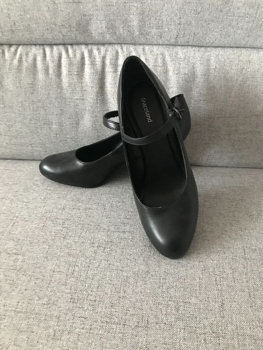 Papuci de dama eleganți noi in cutie cu livrare