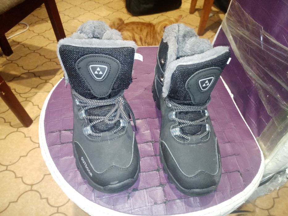 Зимняя обувь 39-ый размер.